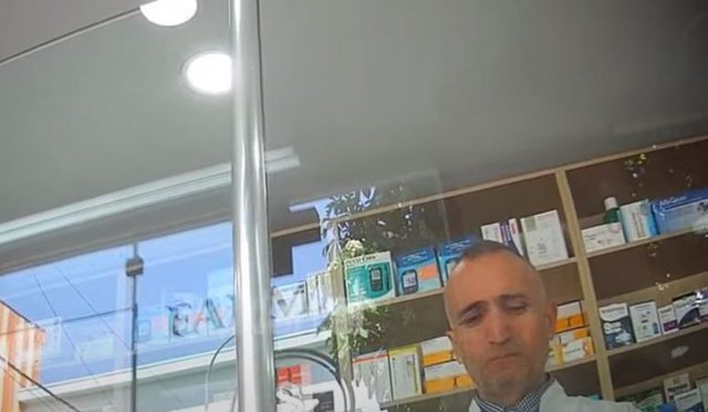 “DO HASH NDONJË BANANE?” Farmacisti ngacmon gruan që kërkon të bëjë abort, e kap dhe e puth me zor