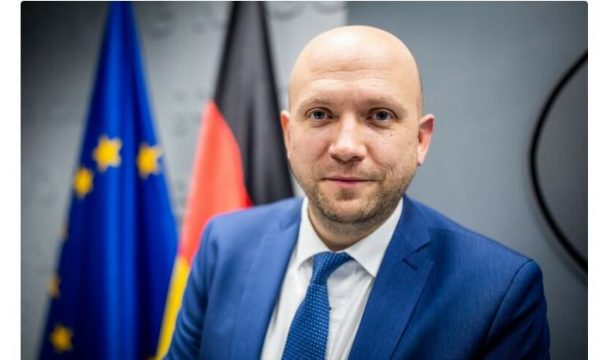 “PA MEDIA DHE DEMOKRACI TË LIRË, NUK BËHESH PJESË E…”/ Zyrtari gjerman: Pa njohur Kosovën, Serbia s’mund të anëtarësohet në BE