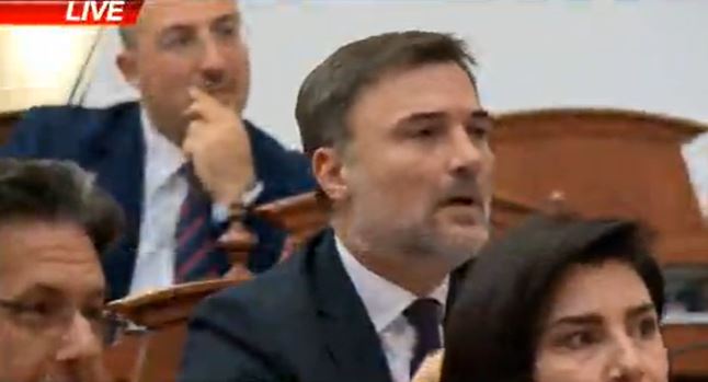 DEBAT NË KUVEND/ Alibeaj thirrje Nikollës: Ku e keni fshehur Edi Ramën? Silleni këtu të japë llogari…