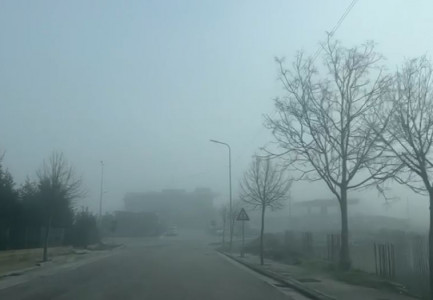 AKSI TEPELENË-GJIROKASTËR “PUSHTOHET” NGA MJEGULLA/ Drejtuesit e automjeteve ulin shpejtësinë