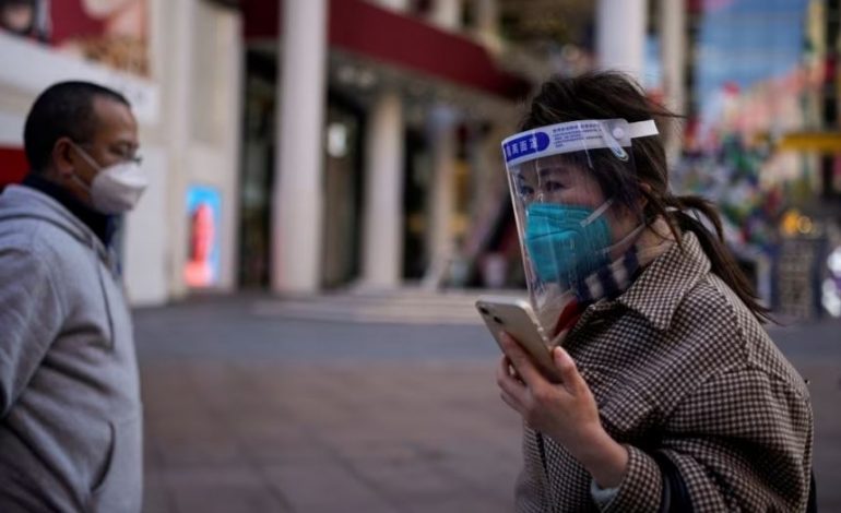 SHIFRAT E FRIKSHME/ Kina pretendon se 80 për qind e popullsisë është infektuar me koronavirus