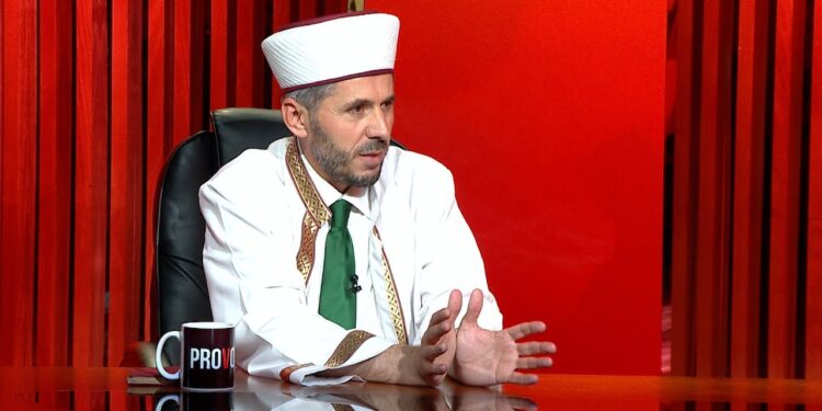 HABIT ish-Myftiu i Tiranës: Ka persona VIP që kanë shpenzuar 100 mijë euro për një varr