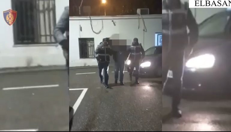 E PËSON KEQ/ Shtirej si avokat dhe i ‘zhvati’ 1.2 mln lekë një qytetareje, në pranga 54-vjeçari në Elbasan
