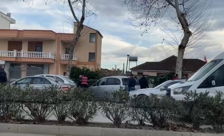 SHERR NË FIER/ Taksisti godet me thikë 25-vjeçarin, arrestohet nga policia