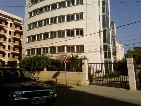 MERRTE DERI NË 50 MIJË LEKË RRYSHFETE…/ Prokuroria e Tiranës ndalon punonjësin e Agjencisë së Barnave, një tjetër në kërkim