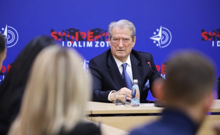 “XHAÇKA E KA VENDIN NË BURG…”/ Berisha me tone të forta: Si po tenton Rama të ndërhyje në Gjykatën Kushtetuese