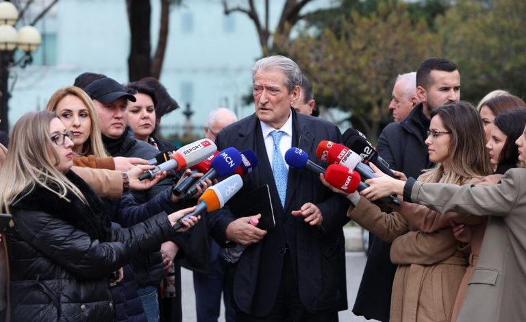 “AGRON NEZËS I NJOH FAMILJARËT, ATË JO”/ Berisha për dëshminë e të birit në SPAK: Përpjekje për të mjegulluar aferën Rama-McGonigal