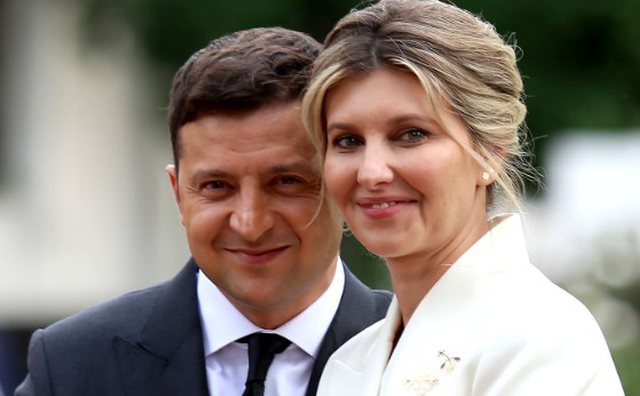 DITËLINDJA E ZELENSKYT/ Urimi prekës i bashkëshortes, tregon se si ka ndryshuar presidenti: Tani t’i po buzëqesh më pak