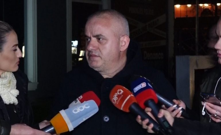 “GARDA KA VRARË ME URDHËR”/ Artan Hoxha batuta në Policinë e Tiranës: Jam veshur trashë, i përgatitur për të qëndruar gjatë këtu