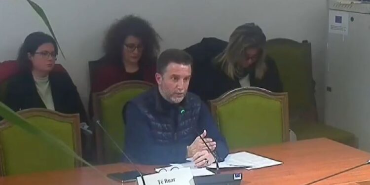 GRUMBULLUESIT T’I PAGUAJNË DETYRIMET BRENDA 60 DITËVE/ Braçe paraqet në Kuvend propozimin e tij për ndryshim në ligj