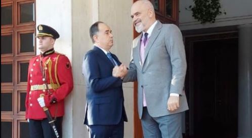 ZBARDHEN DETAJET/ Rama takim kokë më kokë me Begajn, gati ndryshimi i disa ambasadorëve