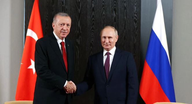 ERDOGAN BISEDË TELEFONIKE ME PUTIN/ Presidenti turk i kërkon armëpushimin e njëanshëm për të zgjidhur konfliktin me Ukrainën