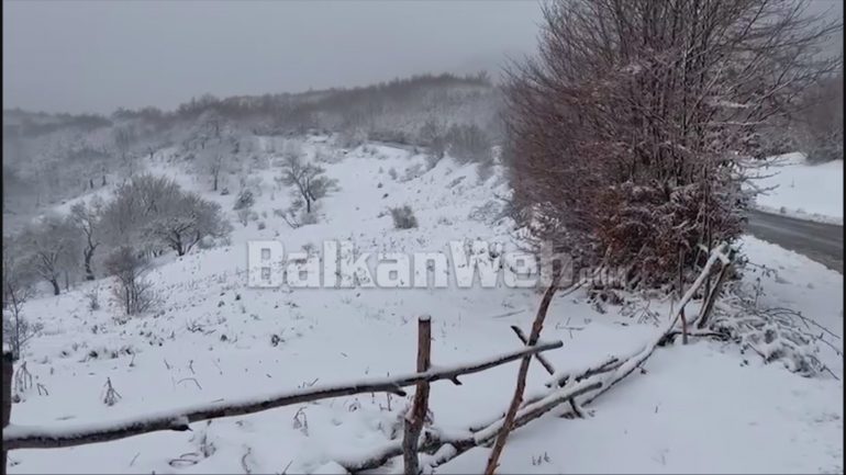 U BLLOKUA NGA BORA/ Hapet Rruga e Arbrit. Prej 3 ditësh disa fshatra pa drita në Dibër, shumë familje bëjnë apel për ndihmë