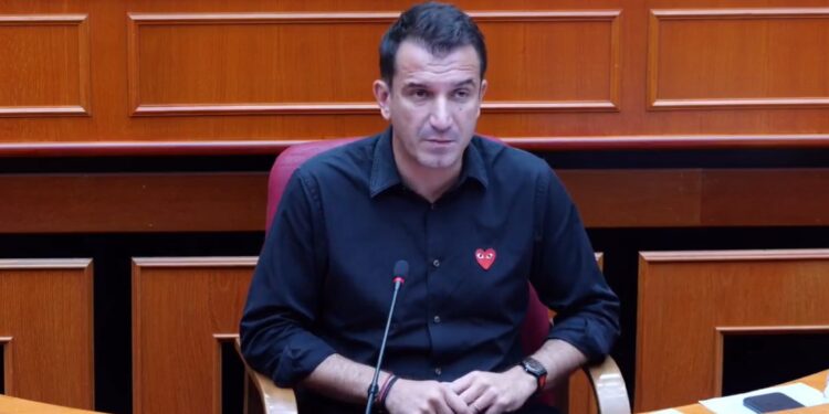 NJOHJE QË NGA GJIMNAZI/ Veliaj: Këta janë politikanët që bashkëpunoj edhe sot. Kam ruajtur si thesar miqtë e vjetër