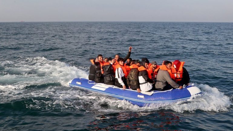 RRËFIMI i emigrantit në Angli: Mbërrita me gomone, mos e provoni! Shpresoj të…