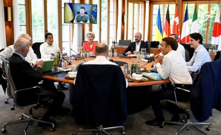 ANALIZA E REL: Ukraina dhe sfidat e sigurisë e çojnë kryeministrin japonez në Europë dhe Amerikë
