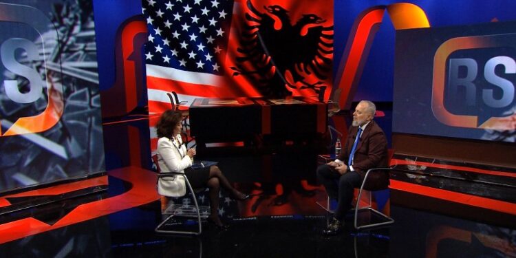 OPTIMISTE PËR SHQIPËRINË/ Kim: Jeni në rrugën e duhur që të udhëtoni pa viza në SHBA