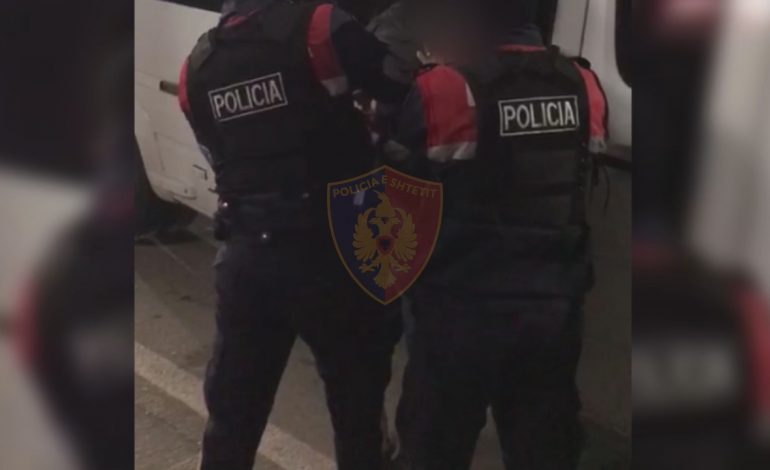TRANSPORTONTE 2 EMIGRANTË KUNDREJT FITIMIT/ Arrestohet në flagrancë 24-vjeçari