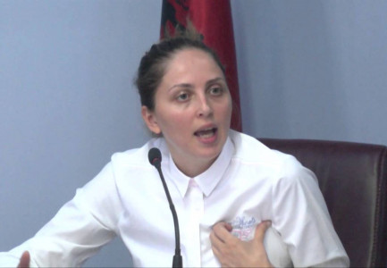 “MOS NA BËJ DREJTORESHËN NË SHTËPI”/ Rrëfehet Brisida Shehaj: Marrëdhënia ime e fundit ka qenë para një viti e ca dhe ishte…