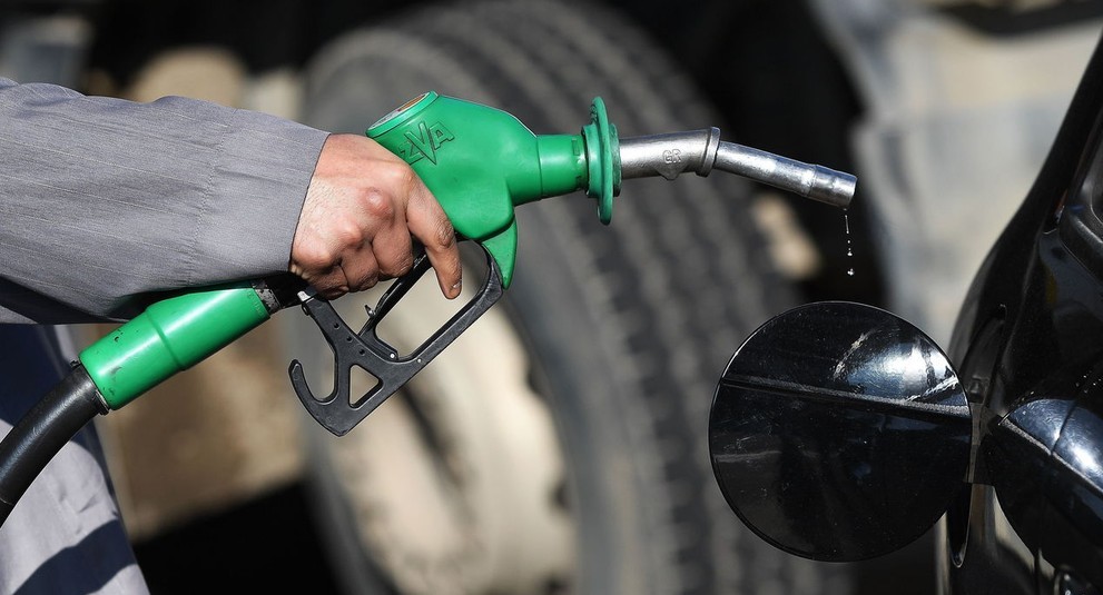 ZYRTARE NGA BORDI/ Ndryshon sërish çmimi i karburantit, ja sa do shitet nafta dhe benzina