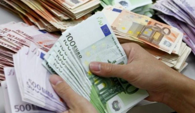 EURO E NIS VITIN ME “MBARËSI”/ Monedha europiane më e fortë përballë lekut shqiptar