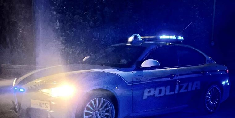 TENTOI TË ARRATISEJ PASI PA POSTBLLOKUN E POLICISË/ Arrestohet 36-vjeçari shqiptar në Itali. Ja çfarë iu gjet në makinë