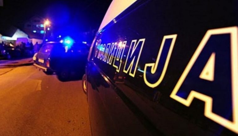 NJËSOJ SI SKENË FILMI AKSION/ Persona të armatosur rrëmbejnë të burgosurin në Maqedoninë e Veriut, plagoset efektivi i policisë