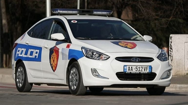 SHERR ME THIKA AFËR STACIONIT TË TRENIT/ Plagoset një 40-vjeçar