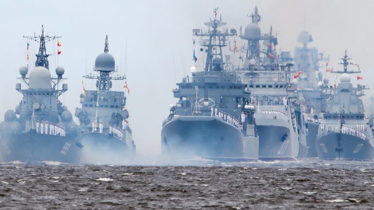 PARALAJMËRON Ukraina: Tri anije ruse janë në gatishmëri luftarake në Detin e Zi