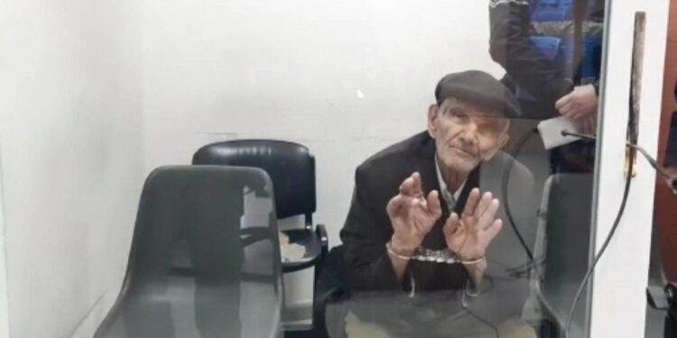 HORRORI NË GRAMSH/ Zbardhet dëshmia e të moshuarit para trupit gjykues: Vëllai kishte ilaç në vesh dhe u rrëzua, as gruan s’e preka
