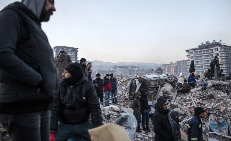 RËNDOHET BILANCI/ Shkon mbi 24 mijë numri i të vdekurve në Turqi dhe Siri
