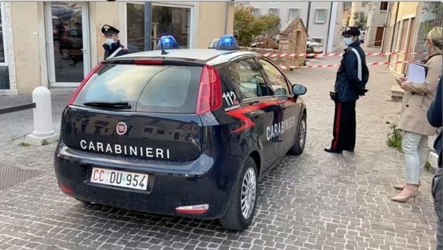 TRAGJEDI NË ITALI/ Nëna vret vajzën 14-vjeçare dhe hidhet nga dritarja e shtëpisë