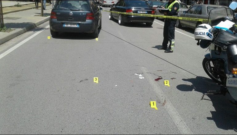 AKSIDENT TRAGJIK NË DURRËS/ Motori humb kontrollin dhe del nga rruga, vdes shoferi 66-vjeçar
