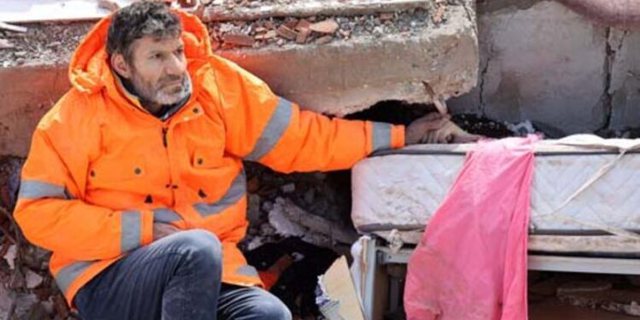 FOTO BERI XHIRON E BOTËS/ Flet babai që shtrëngonte dorën e vajzës së vdekur nën rrënoja