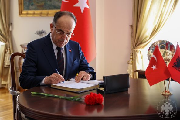 TËRMETI NË TURQI/ Begaj: Lutemi për rimëkëmbjen e shpejtë shpirtërore dhe fizike për çdo të prekur