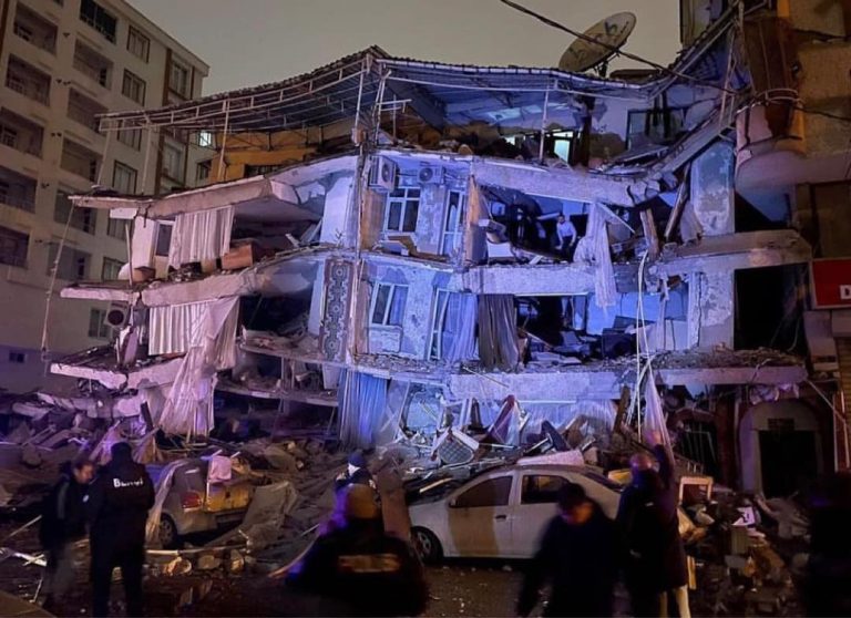 RRITEN FRIKSHËM SHIFRAT! Mbi 3.400 viktima nga tërmetet në Turqi dhe Siri