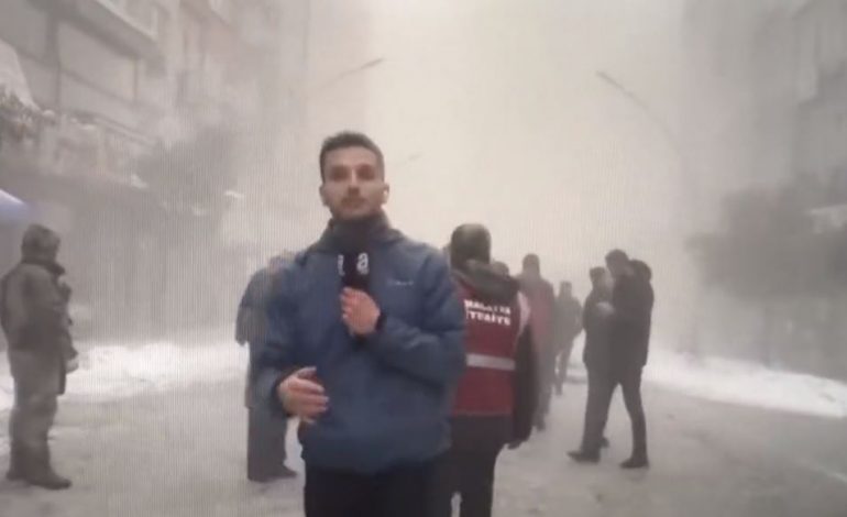 SËRISH TËRMET 7.7 BALLË NË TURQI/ Shikoni pamjet dramatike, gazetari ishte në transmetim “live”