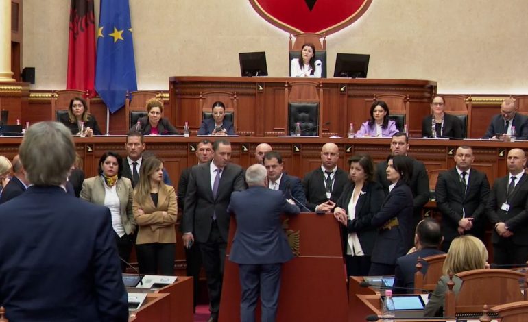 SËRISH TENSIONE/ Alibeaj i kthehet Felajt: E nisët duke gënjyer, mos provokoni! Të vijë Rama dhe të japë sqarime