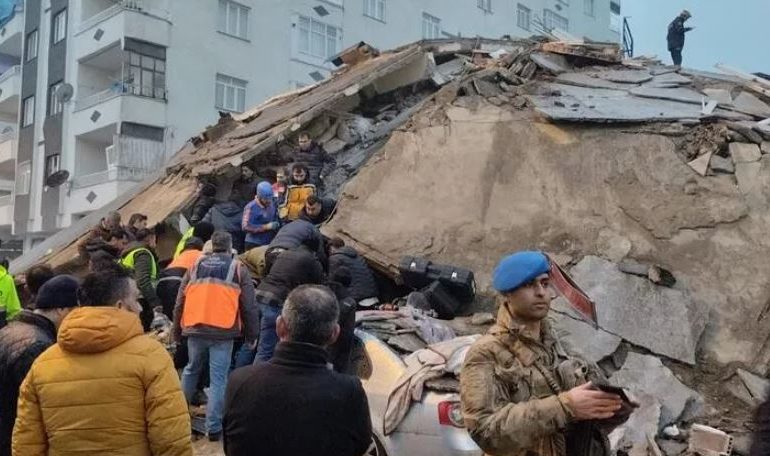 SHIFRAT E FUNDIT/ Mbi 2 mijë e 800 të vdekur nga pasojat e tërmetit në Turqi dhe Siri