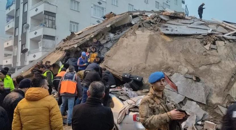 SHIFRAT E FUNDIT/ Mbi 2 mijë e 800 të vdekur nga pasojat e tërmetit në Turqi dhe Siri