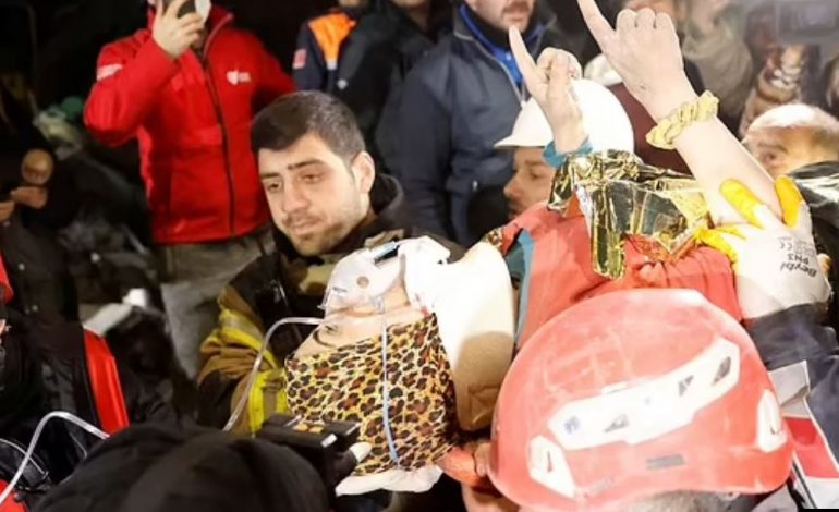 TËRMETI SHKATËRRUES/ Shpëtohet 15-vjeçarja pas 209 orësh nën rrënoja, 77-vjeçarja rekord pas 212 orësh