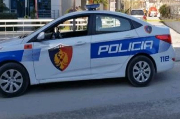 POROSITËN ONLINE 350 EURO VESHJE/ Dy 16-vjeçarë marrin pakon dhe i largohen motorristit me vrap, por e pësojnë keq…