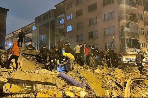 SHPRESA NËN RRËNOJA/ Pas 27 orësh nxirret e gjallë 24-vjeçarja në Turqi