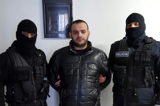 DETAJET DHE EMRI/ Goditi 27 herë me thikë 40-vjeçarin brenda lokalit në ish-Bllok, arrestohet autori tjetër