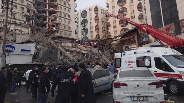 VETËM PALLATET E TIJ NUK U SHEMBËN/ Flet inxhinieri turk: I numëroja hekurat një nga një