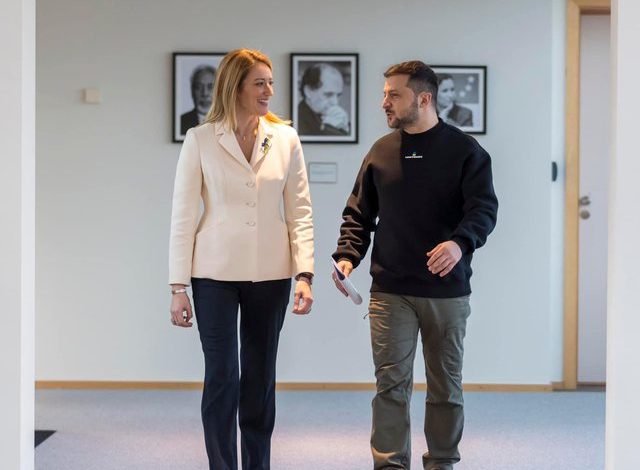 FOTOLAJM/ Ibrahim Rugova shqiptari i vetëm në hollin e Parlamentit Evropian