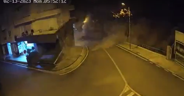 PUBLIKOHEN TË TJERA PAMJE/ Momenti kur shembet hoteli me tritol në Sarandë