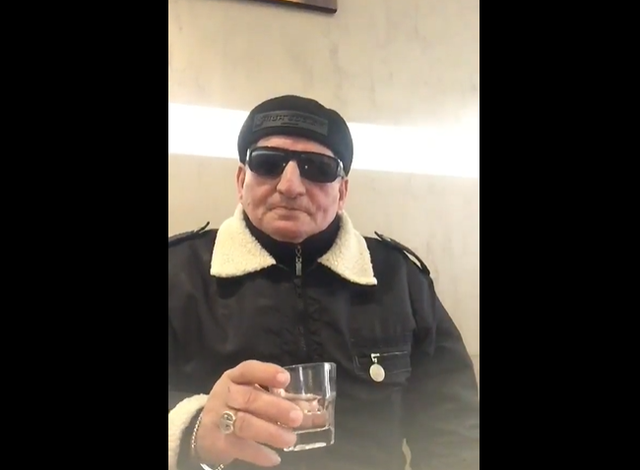 POTESTA E BERISHËS? Qytetari revoltohet se kanë futur Luizin në burg: S’ka më lojë tani… (VIDEO)