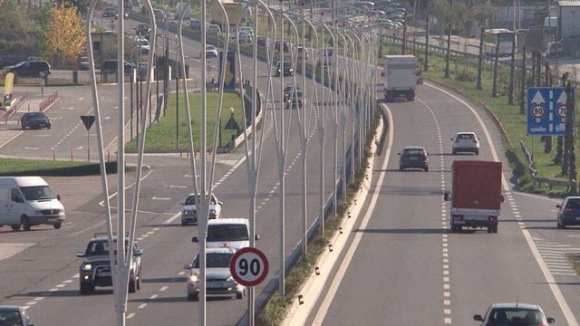 NDRYSHIME NË KODIN RRUGOR/ 50% ulje për gjobat, shpejtësia e lejuar në autostrada rritet në…