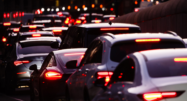 E DINIT? Pritja në trafik u dëmton shëndetin